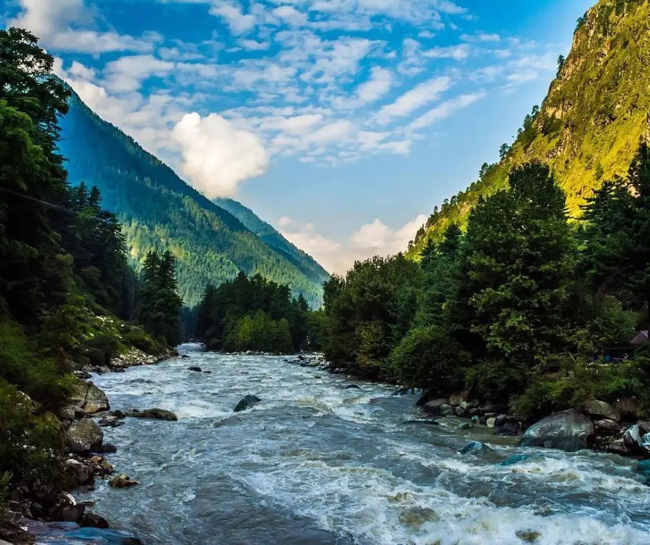scenic beauty of the Parvati Valley in Himachal Pradesh
